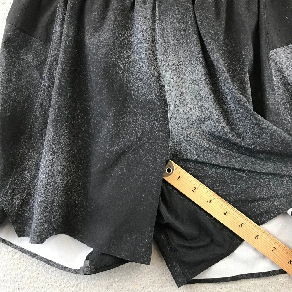 Lululemon Mens M Athletic Shorts Black Speckle Print Liner Waistband‎ Pockets